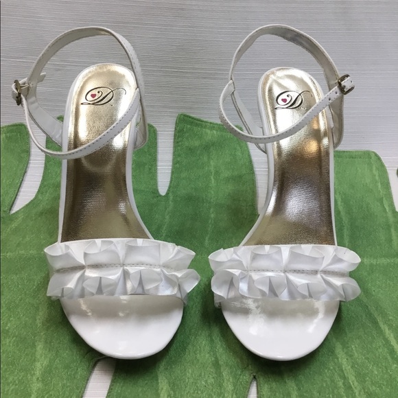 New Exciting White Heels by D - Picture 3 of 8